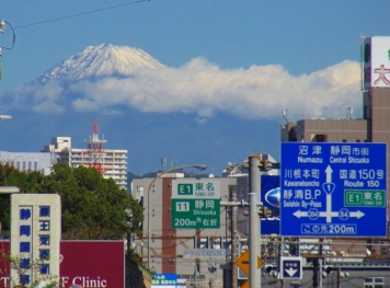 望遠レンズで撮影した富士山