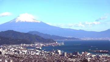 日本平夢テラスから眺める富士山と街並み