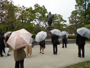 駿府城公園　家康公像見学の写真