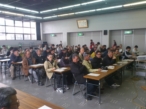 山田町の被災状況及び復興計画の説明を聞く参加者の写真